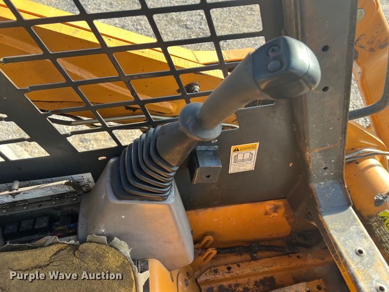 image for item MR9892 2001 Case 90XT  skid steer loader