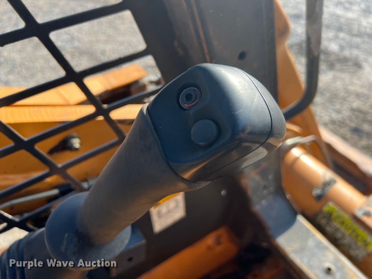 image for item MR9892 2001 Case 90XT  skid steer loader