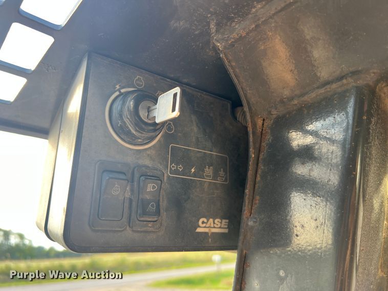 image for item MR9892 2001 Case 90XT  skid steer loader