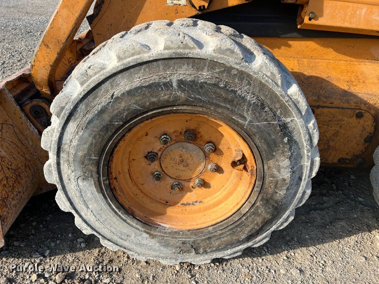 image for item MR9892 2001 Case 90XT  skid steer loader