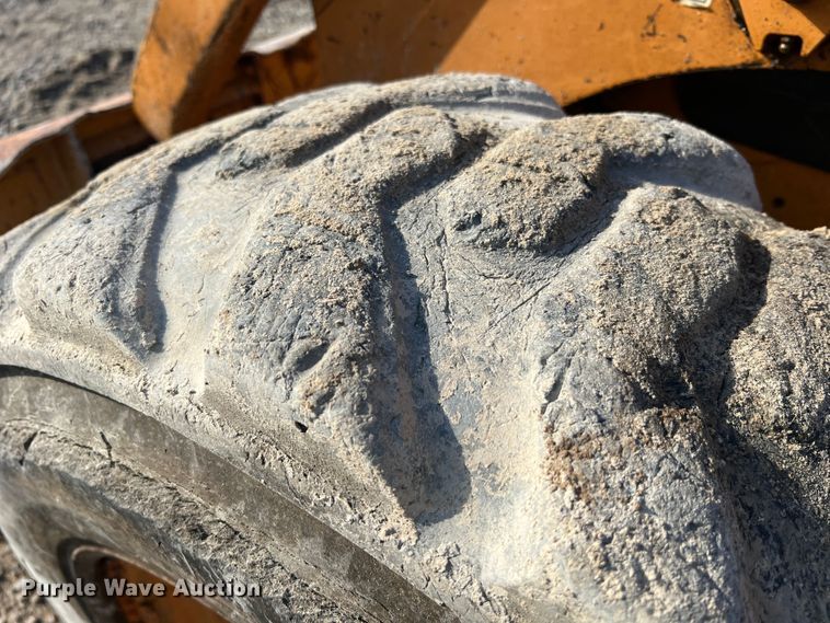 image for item MR9892 2001 Case 90XT  skid steer loader