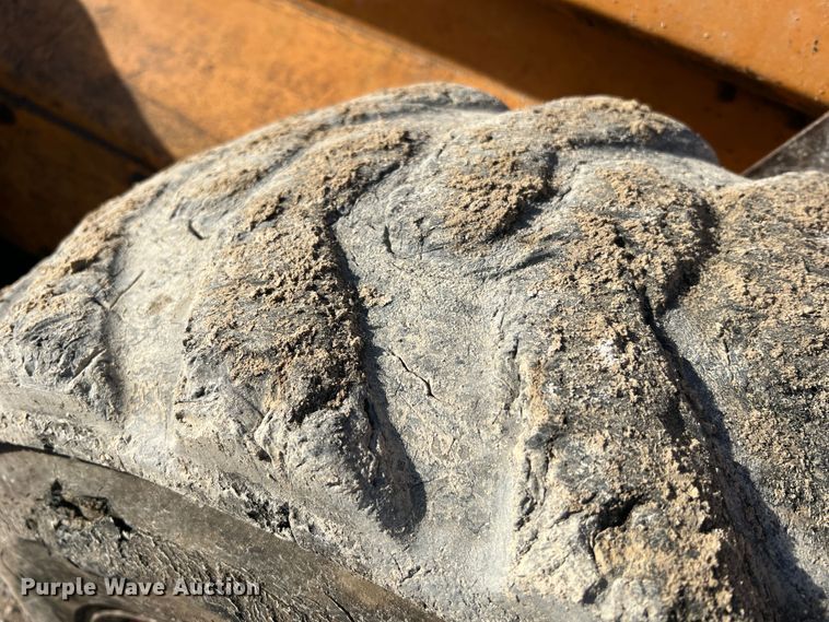 image for item MR9892 2001 Case 90XT  skid steer loader