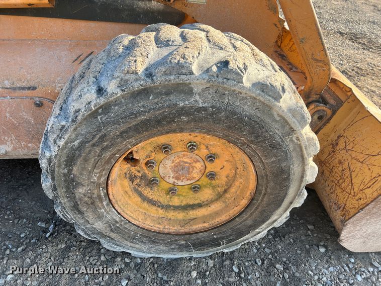 image for item MR9892 2001 Case 90XT  skid steer loader