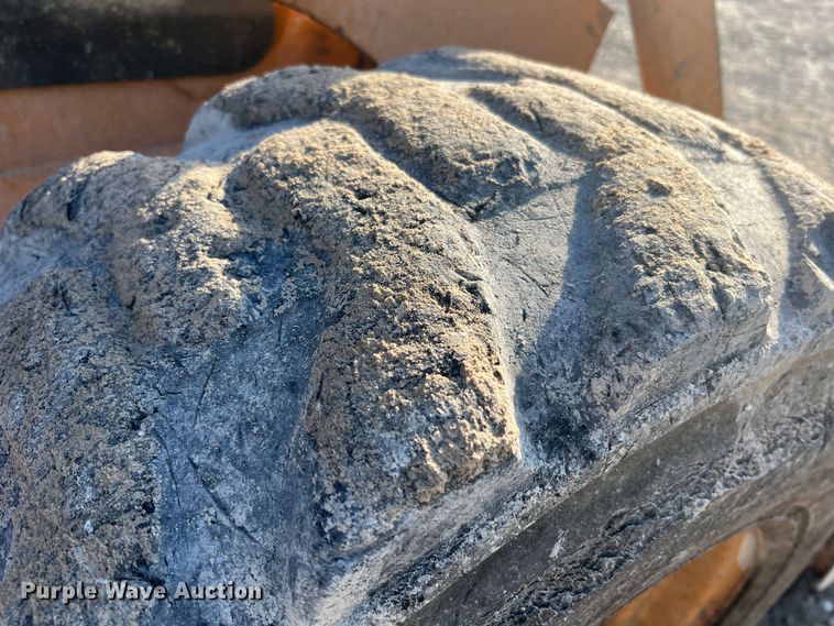 image for item MR9892 2001 Case 90XT  skid steer loader