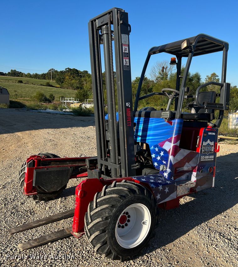 image for item MR9916 2005 Moffett M55  forklift