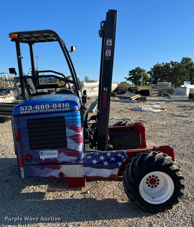 image for item MR9916 2005 Moffett M55  forklift