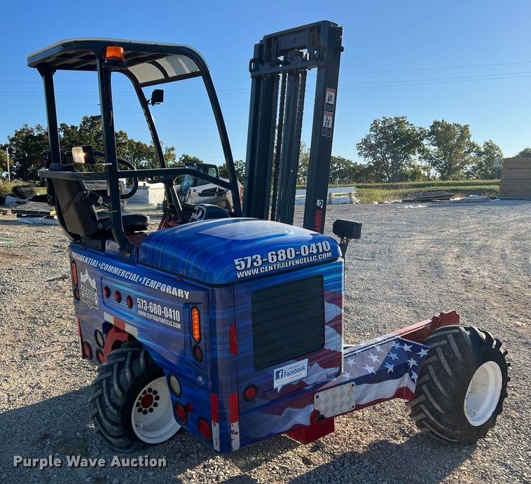 image for item MR9916 2005 Moffett M55  forklift