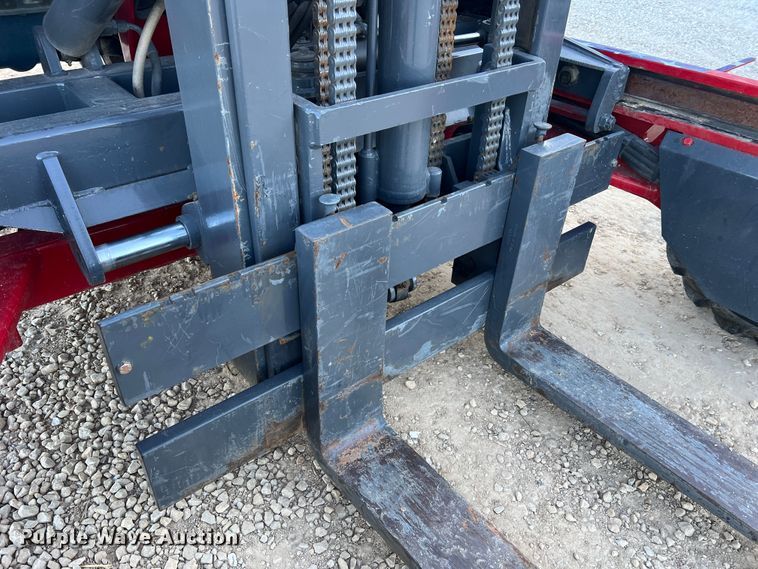 image for item MR9916 2005 Moffett M55  forklift