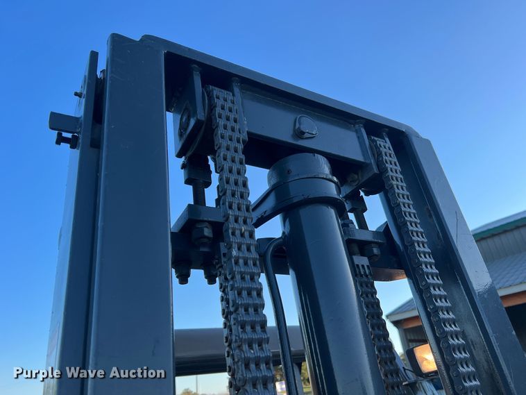 image for item MR9916 2005 Moffett M55  forklift