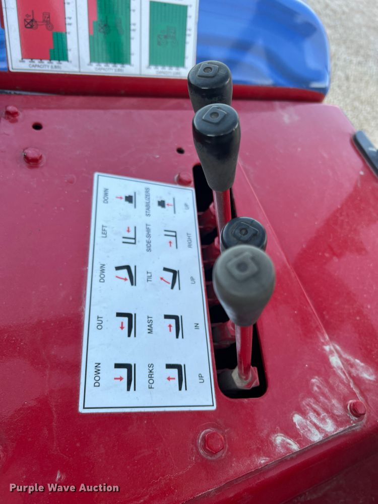 image for item MR9916 2005 Moffett M55  forklift