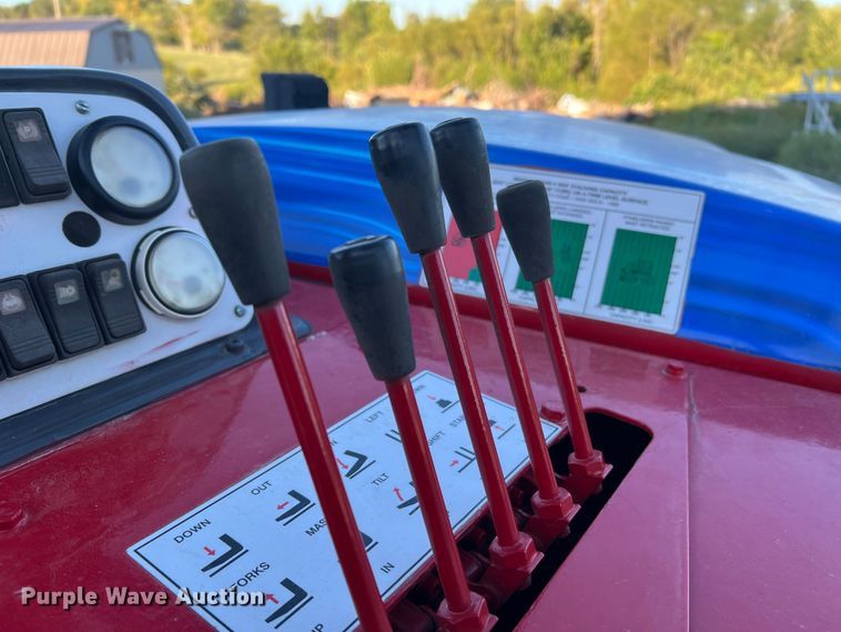 image for item MR9916 2005 Moffett M55  forklift