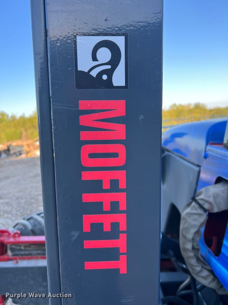 image for item MR9916 2005 Moffett M55  forklift