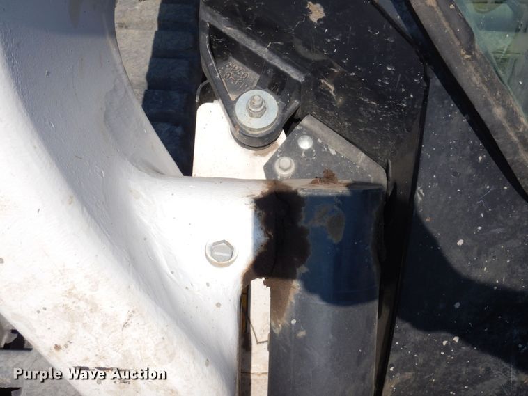 image for item MU9223 2020 Bobcat T76  tracked skid steer loader