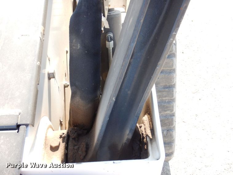 image for item MU9223 2020 Bobcat T76  tracked skid steer loader