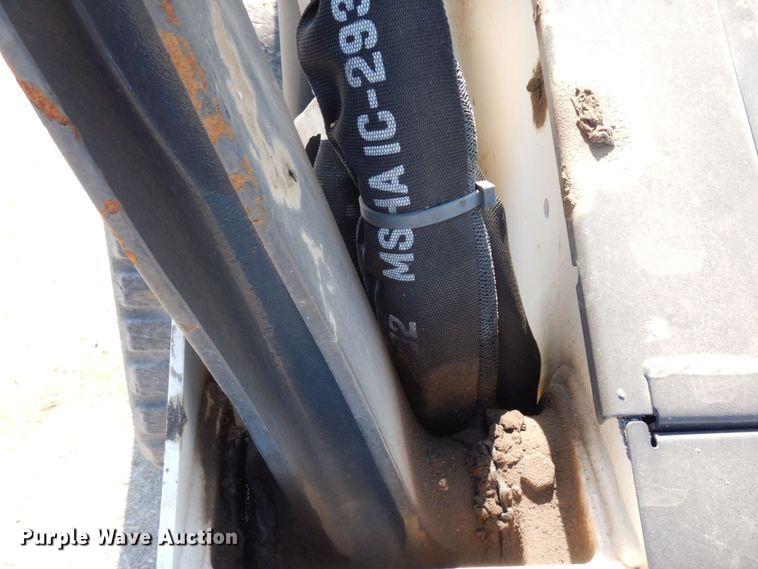 image for item MU9223 2020 Bobcat T76  tracked skid steer loader