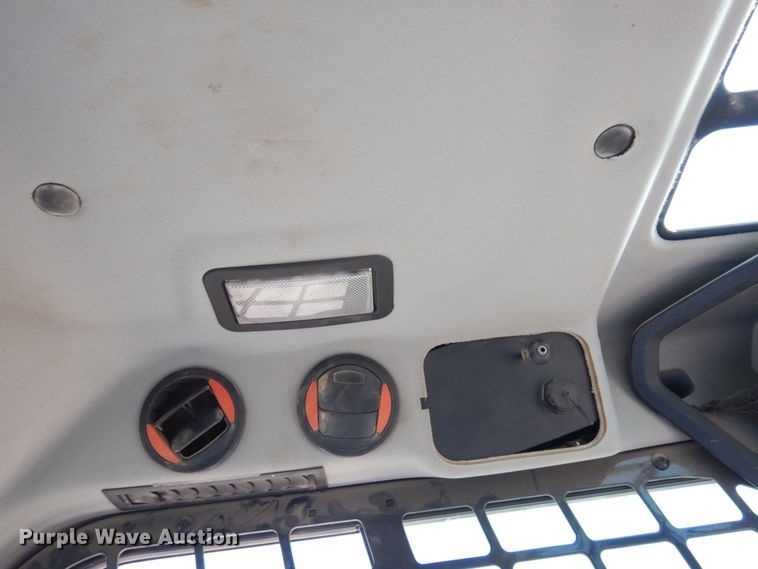 image for item MU9223 2020 Bobcat T76  tracked skid steer loader