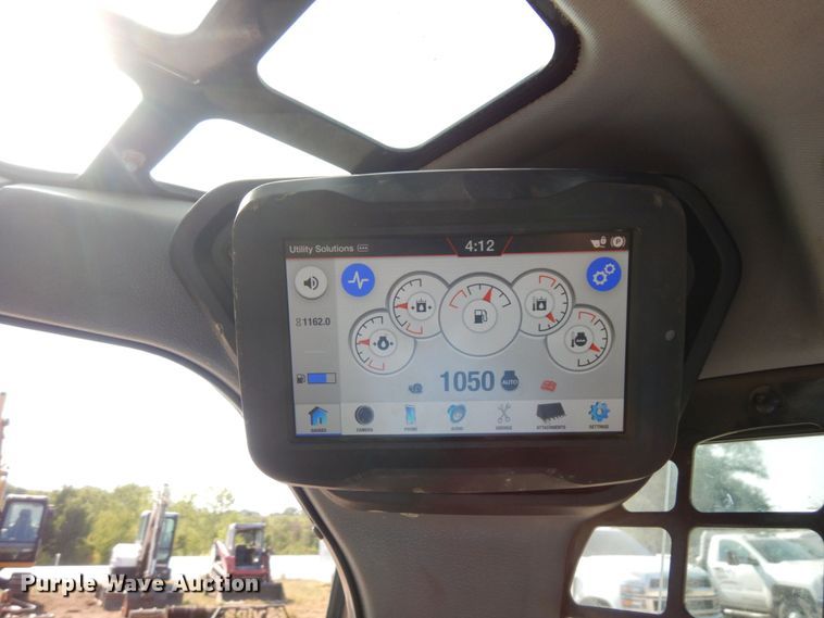 image for item MU9223 2020 Bobcat T76  tracked skid steer loader