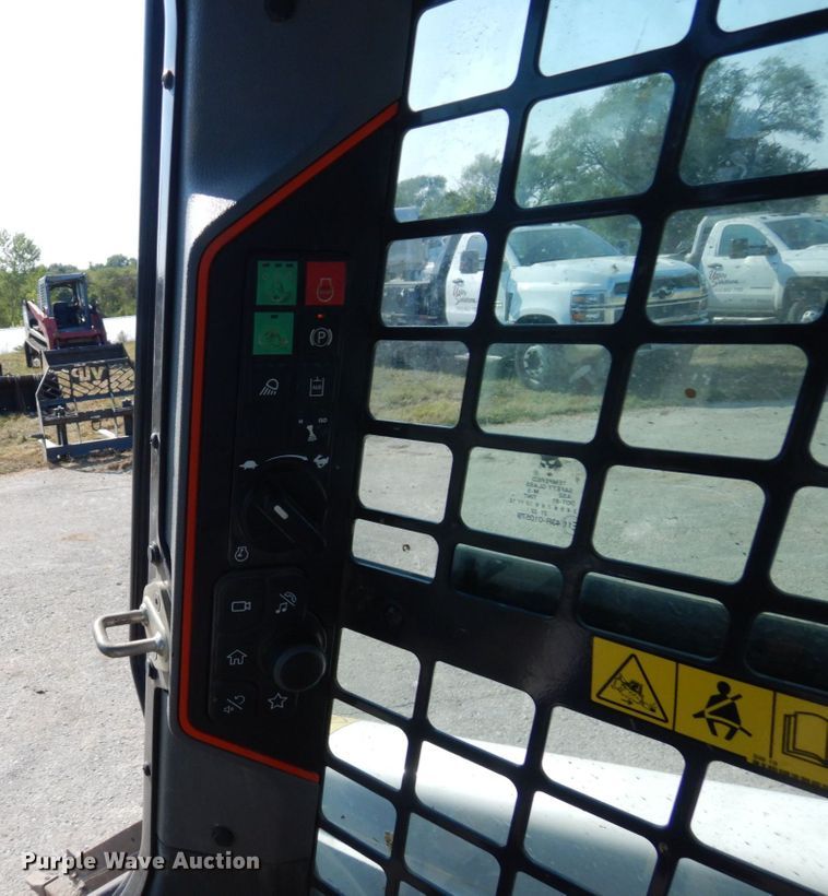 image for item MU9223 2020 Bobcat T76  tracked skid steer loader