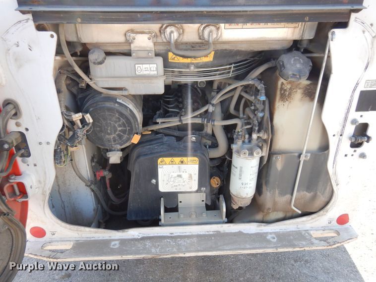 image for item MU9223 2020 Bobcat T76  tracked skid steer loader