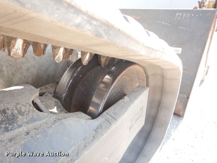 image for item MU9223 2020 Bobcat T76  tracked skid steer loader