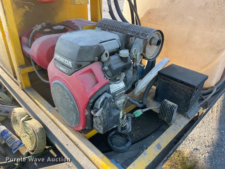 image for item MU9224 2012 Towmaster T-12D  grout trailer