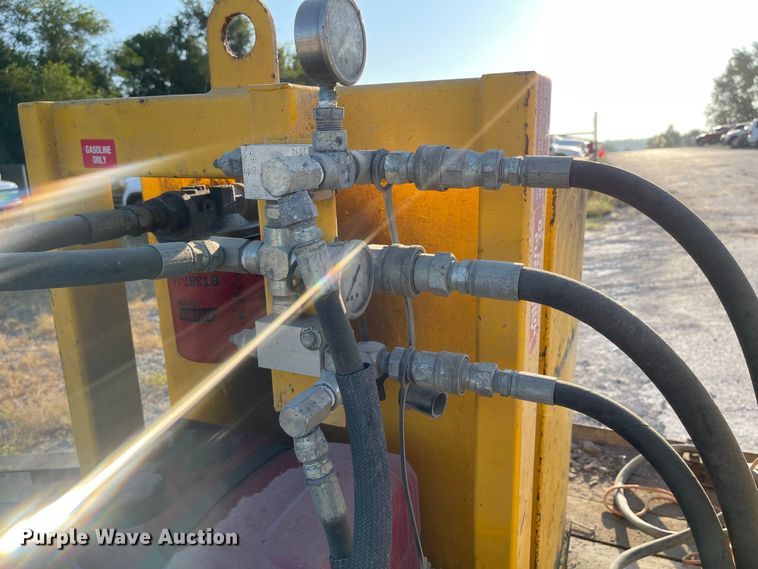 image for item MU9224 2012 Towmaster T-12D  grout trailer