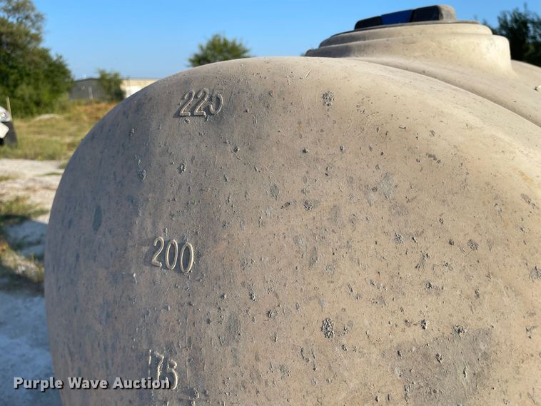 image for item MU9224 2012 Towmaster T-12D  grout trailer