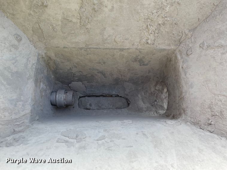 image for item MU9224 2012 Towmaster T-12D  grout trailer