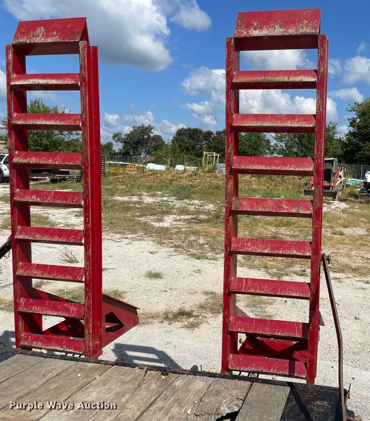 image for item MU9230 2018 Towmaster T-14D  equipment trailer