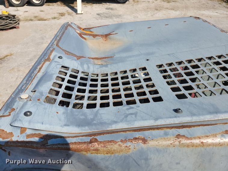 image for item MU9231 2015 Takeuchi TL10  tracked skid steer loader