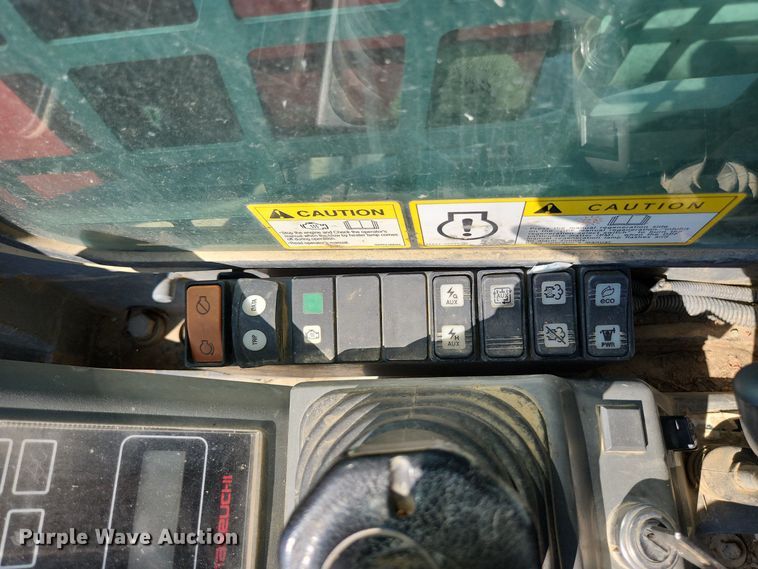 image for item MU9231 2015 Takeuchi TL10  tracked skid steer loader