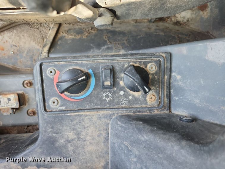 image for item MU9231 2015 Takeuchi TL10  tracked skid steer loader