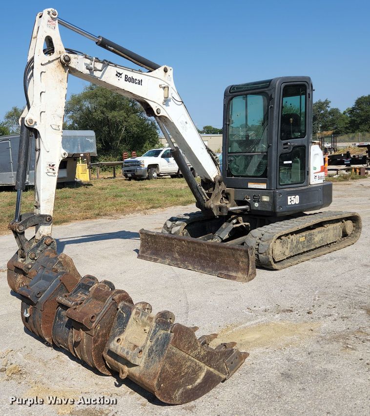 image for item MU9232 2011 Bobcat E50  mini excavator