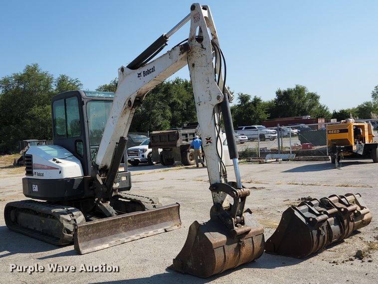 image for item MU9232 2011 Bobcat E50  mini excavator