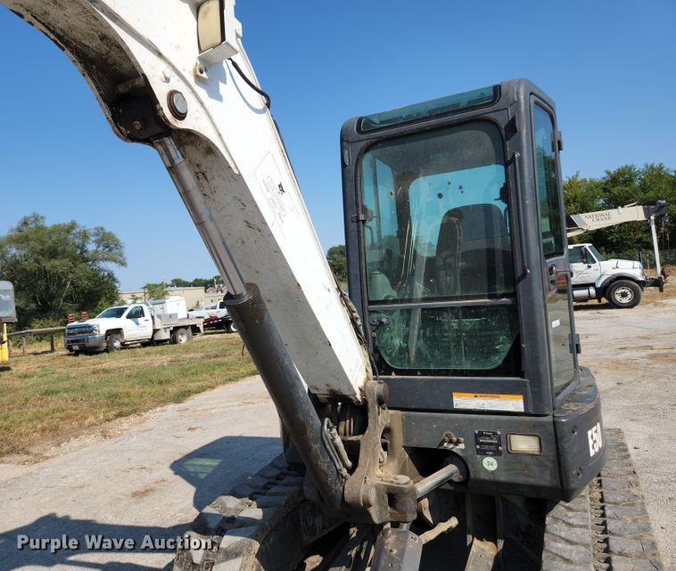 image for item MU9232 2011 Bobcat E50  mini excavator