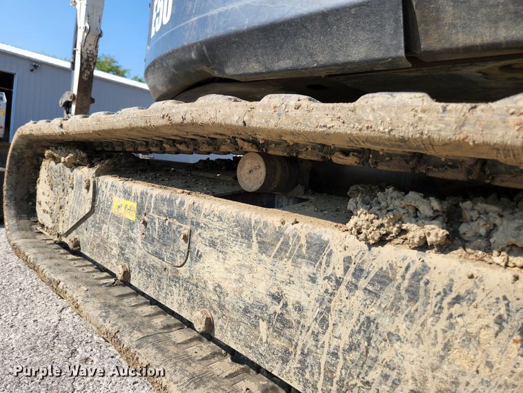 image for item MU9232 2011 Bobcat E50  mini excavator