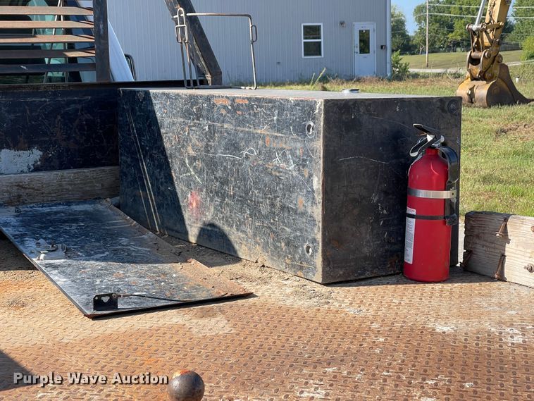 image for item MU9235 2012 Ford F550 Super Duty XL  flatbed truck