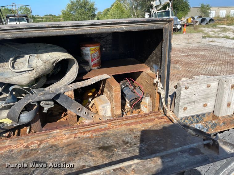 image for item MU9235 2012 Ford F550 Super Duty XL  flatbed truck