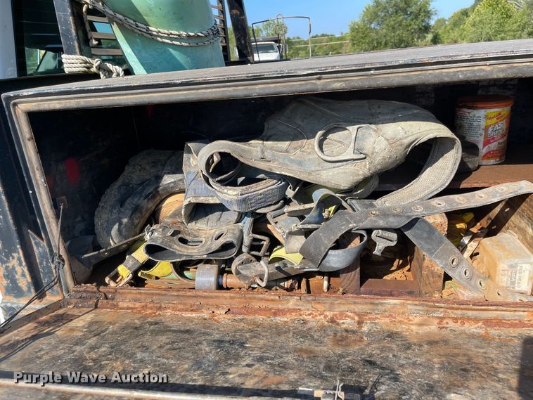 image for item MU9235 2012 Ford F550 Super Duty XL  flatbed truck