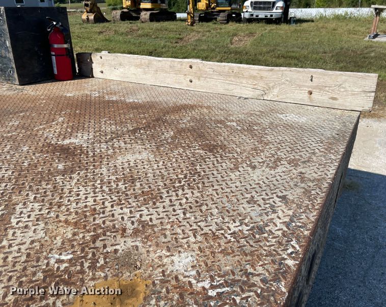 image for item MU9235 2012 Ford F550 Super Duty XL  flatbed truck