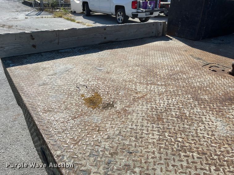 image for item MU9235 2012 Ford F550 Super Duty XL  flatbed truck