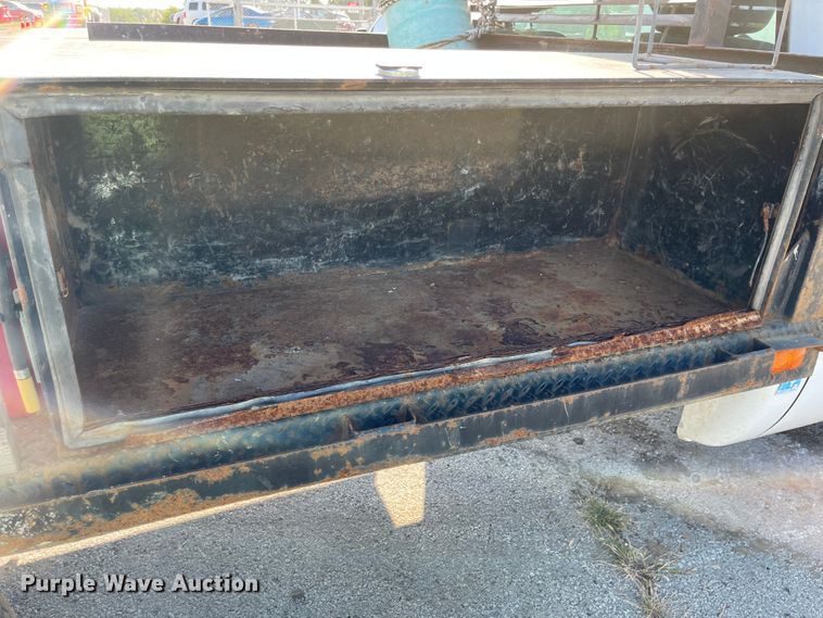 image for item MU9235 2012 Ford F550 Super Duty XL  flatbed truck