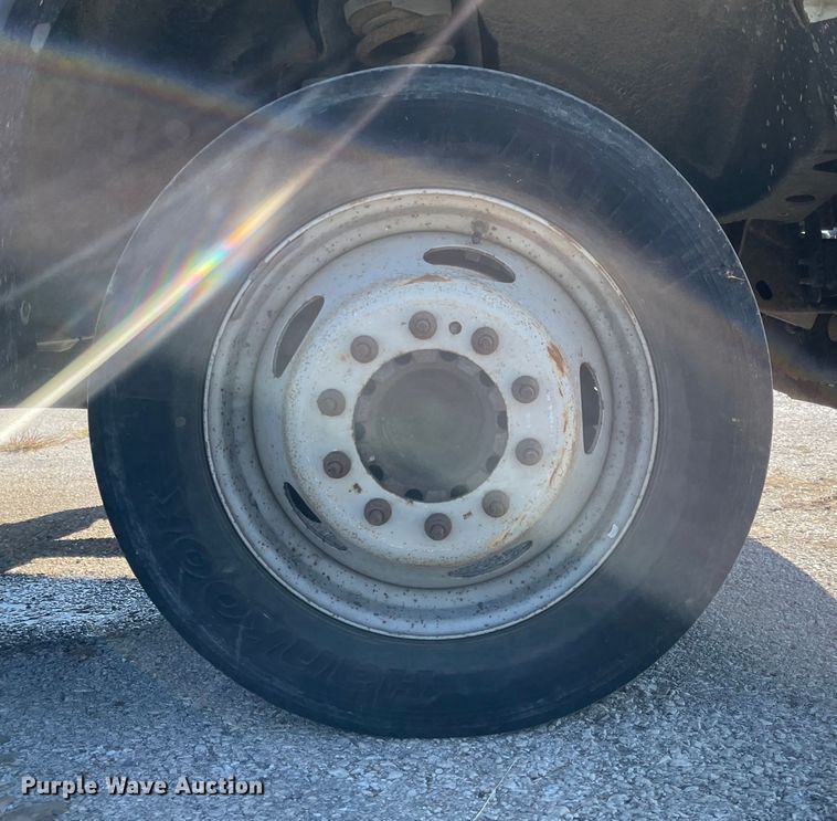 image for item MU9235 2012 Ford F550 Super Duty XL  flatbed truck