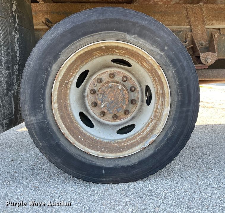 image for item MU9235 2012 Ford F550 Super Duty XL  flatbed truck