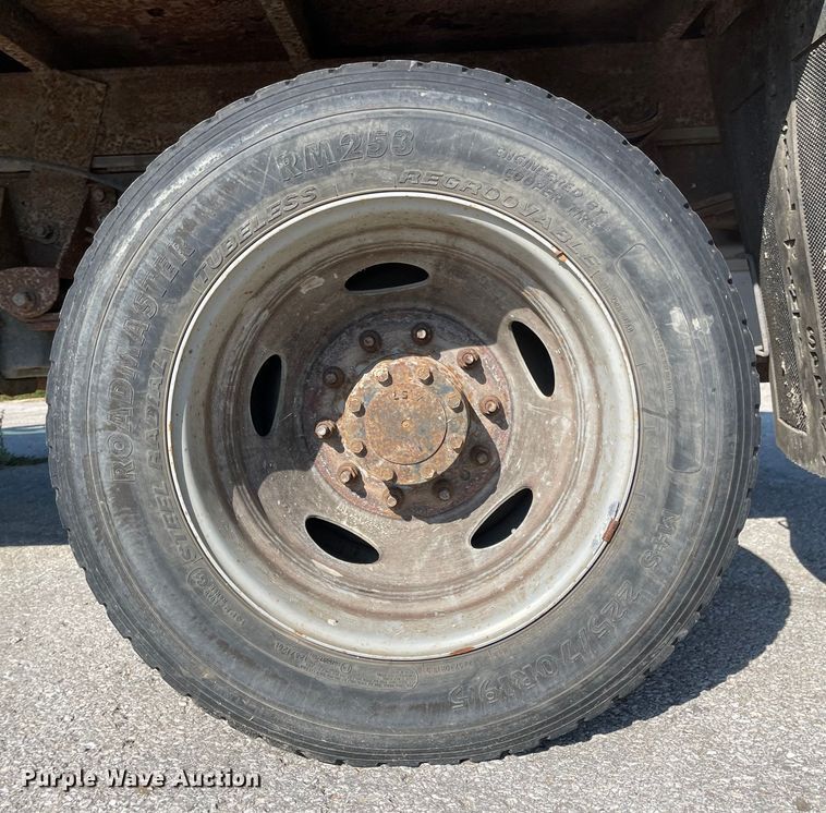 image for item MU9235 2012 Ford F550 Super Duty XL  flatbed truck