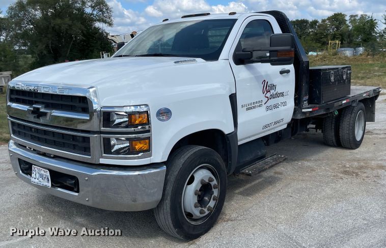 image for item MU9237 2019 Chevrolet Silverado 5500HD  flatbed truck