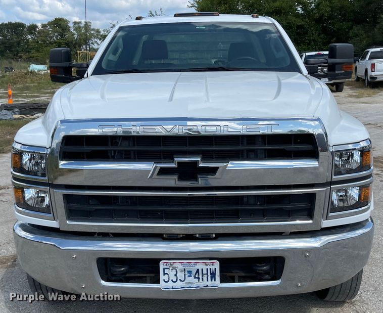 image for item MU9237 2019 Chevrolet Silverado 5500HD  flatbed truck