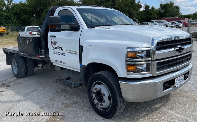 image for item MU9237 2019 Chevrolet Silverado 5500HD  flatbed truck