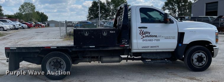 image for item MU9237 2019 Chevrolet Silverado 5500HD  flatbed truck