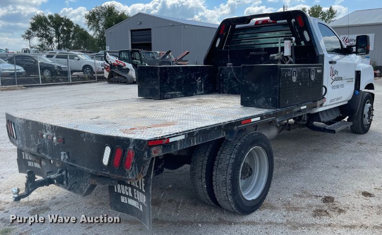 image for item MU9237 2019 Chevrolet Silverado 5500HD  flatbed truck